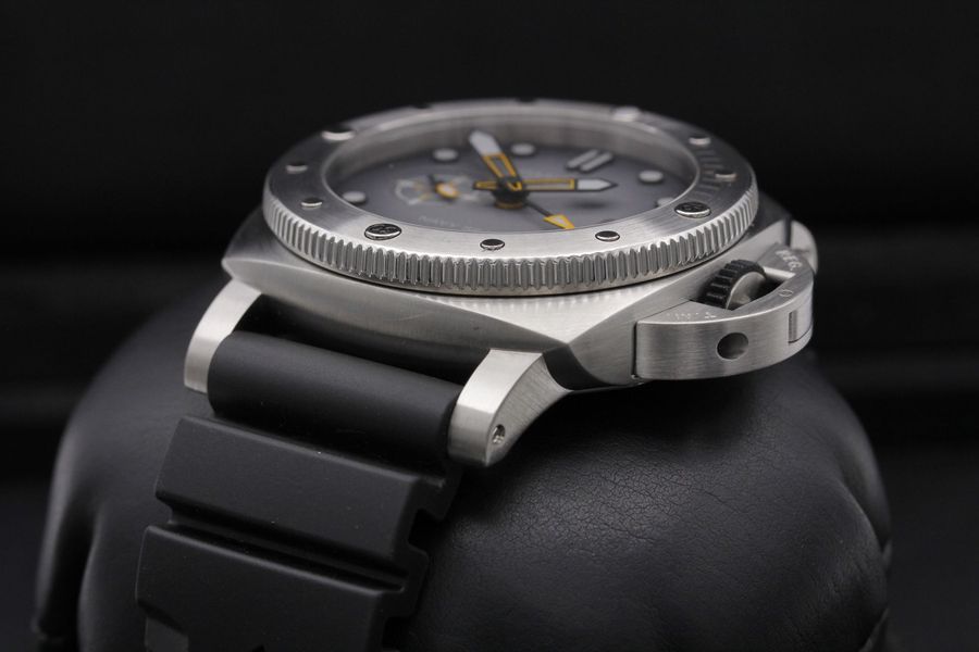 Panerai Submersible PAM01323
